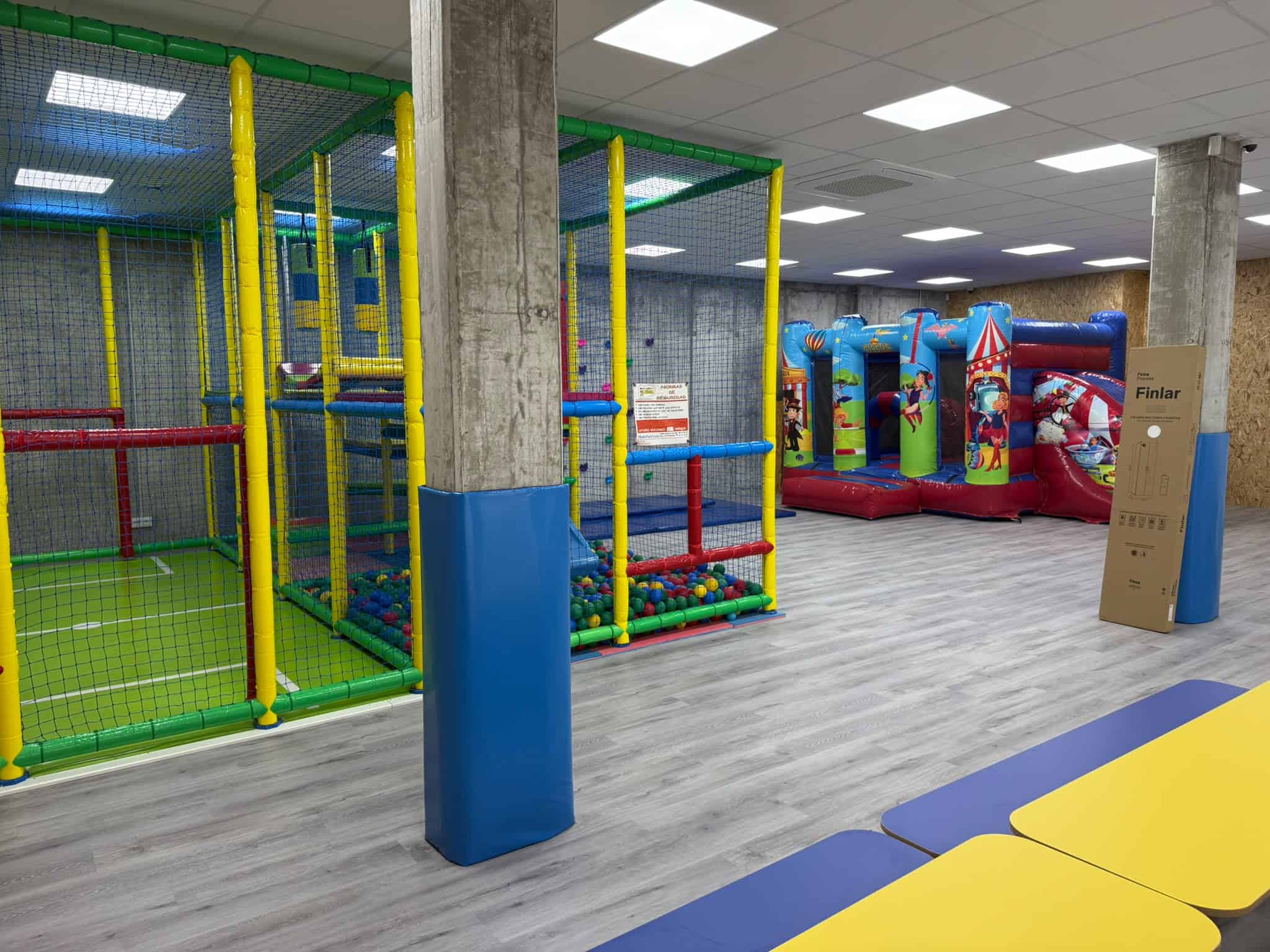 Estructura de juegos, parque de bolas e hinchable